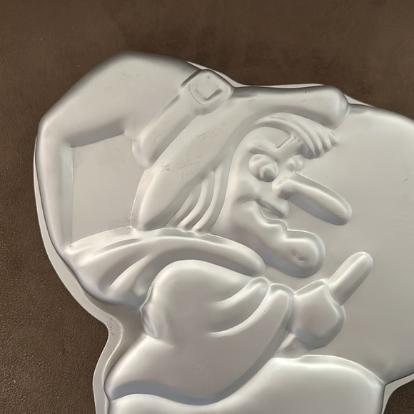 Wilton *VINTAGE* High Flyin' Witch Cake Bake & Decorate Party Pan - Picture 8 of 12
